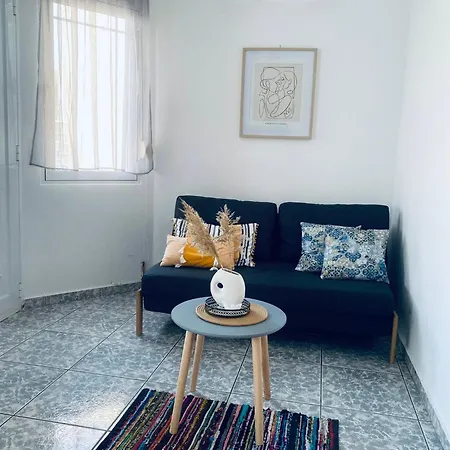 Coastline Néa Péramos