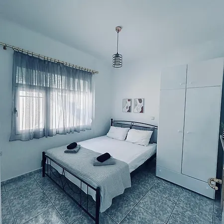 Coastline * Néa Péramos